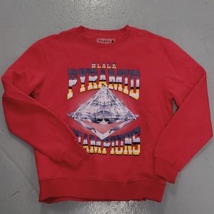 Black pyramid crewneck